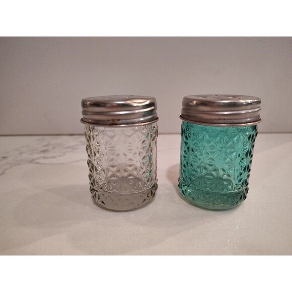 Vintage Glass Salt and Pepper Green and Clear Daisy Sunburst - Picture 3 of 8